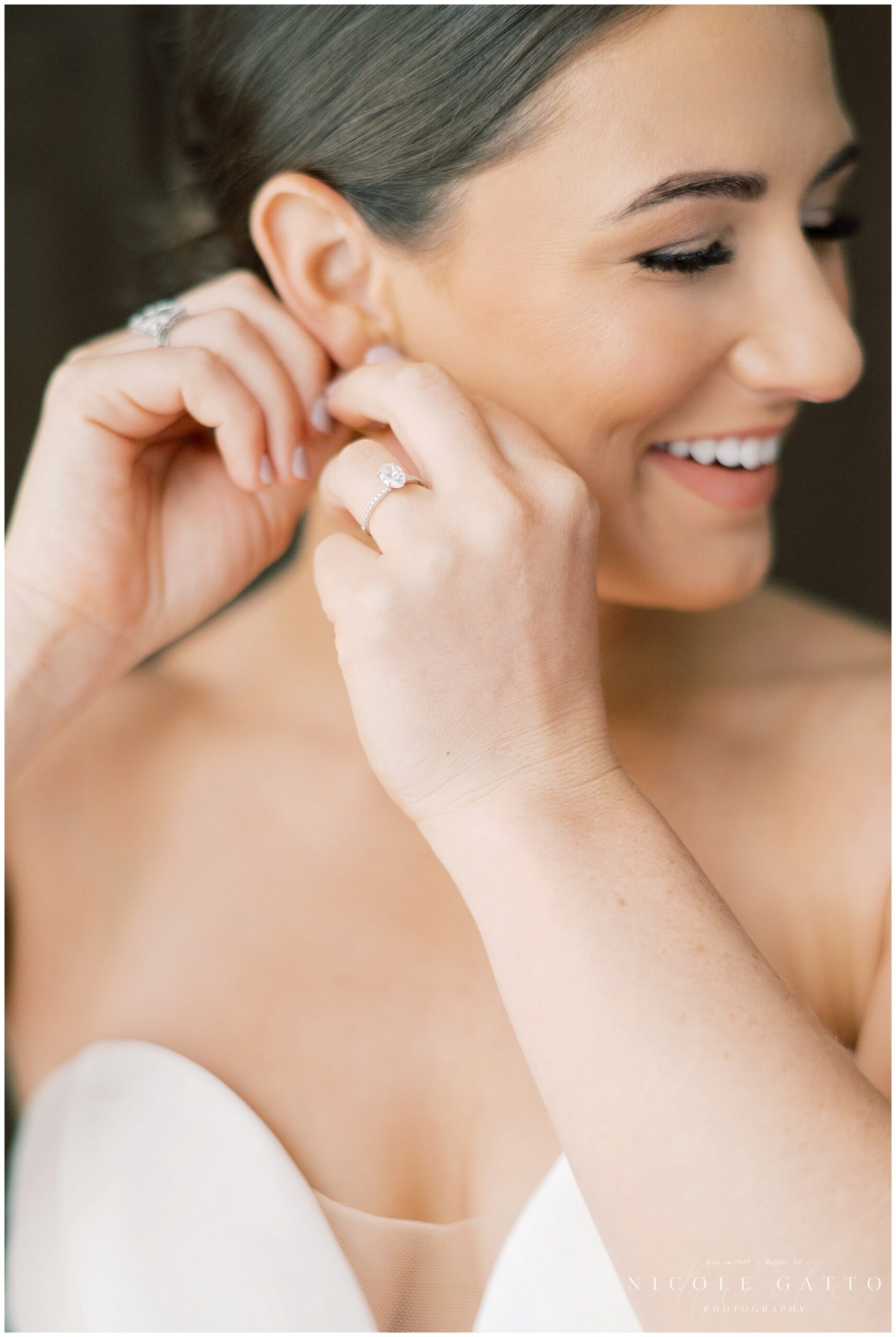 bride getting ready Wedding_at_the_westin_Buffalo