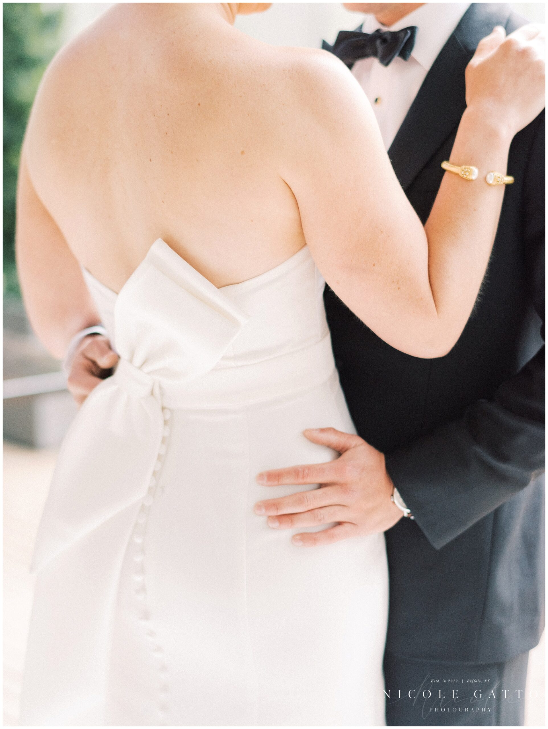 detail of brides bow at the westin buffalo 